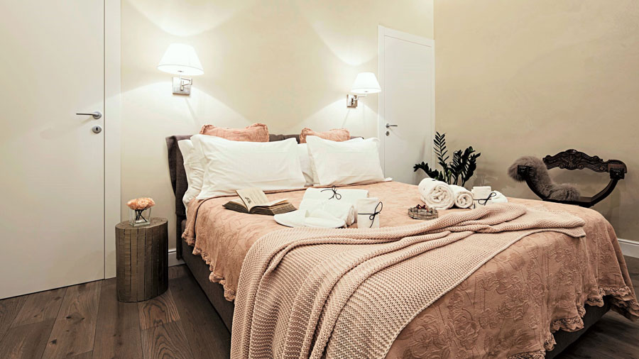 Set cuscini e asciugamani appartamento di lusso verona